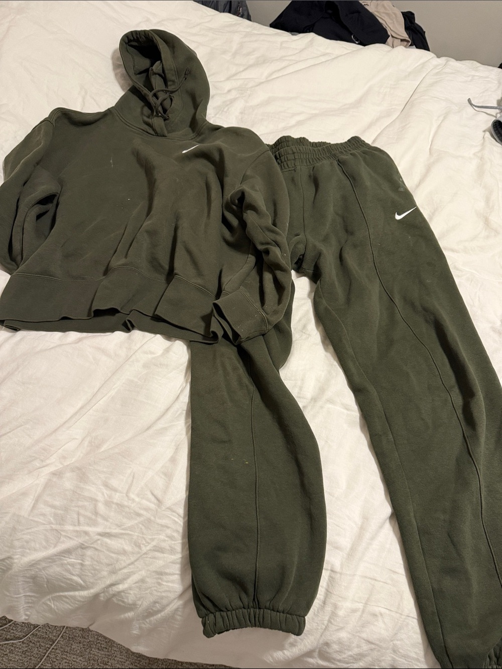 Nike sweats and sweatshirt